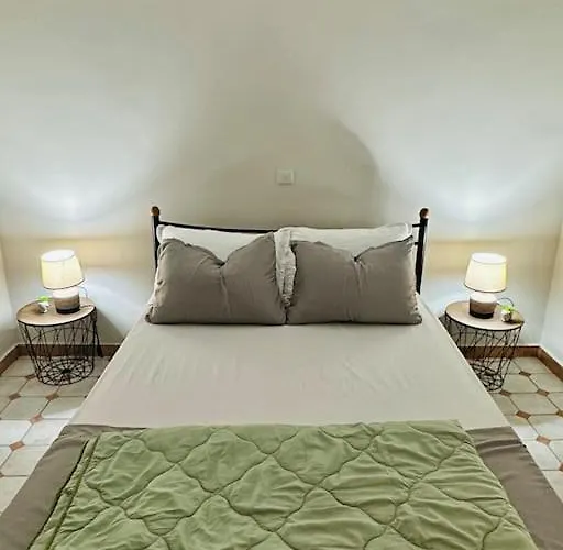 Olive Tree The Master Bed And Balcony Apartment