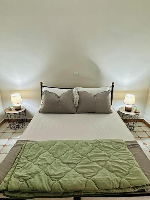 Olive Tree The Master Bed And Balcony Бенитсес