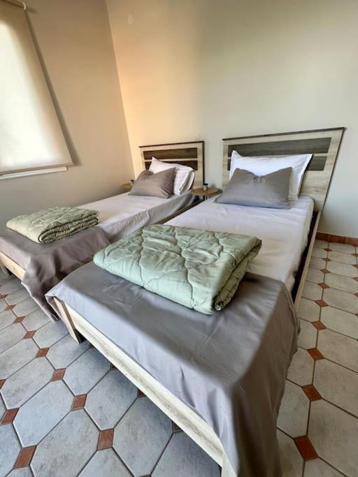 Olive Tree The Master Bed And Balcony *