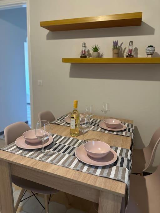 Olive Tree The Master Bed And Balcony Apartment Benitses (Corfu)