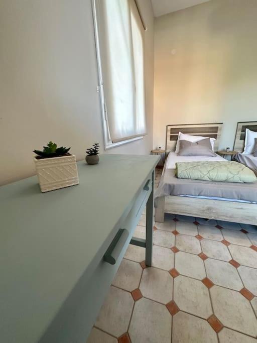 Olive Tree The Master Bed And Balcony *