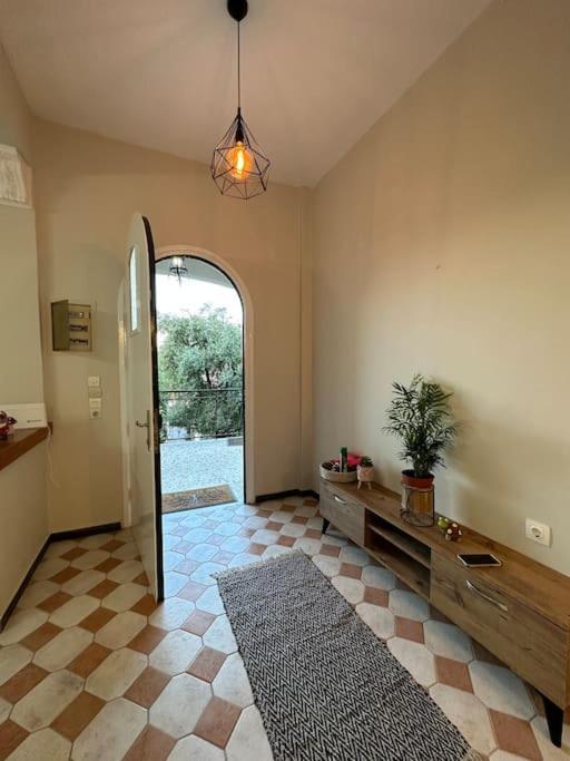 Olive Tree The Master Bed And Balcony Apartment *