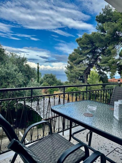 Olive Tree The Master Bed And Balcony Apartment Benitses (Corfu)